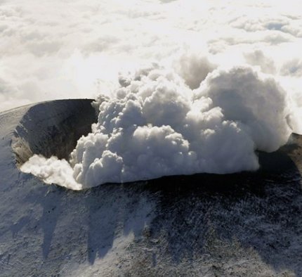 Asama Volcano Eruption: February 2, 2009