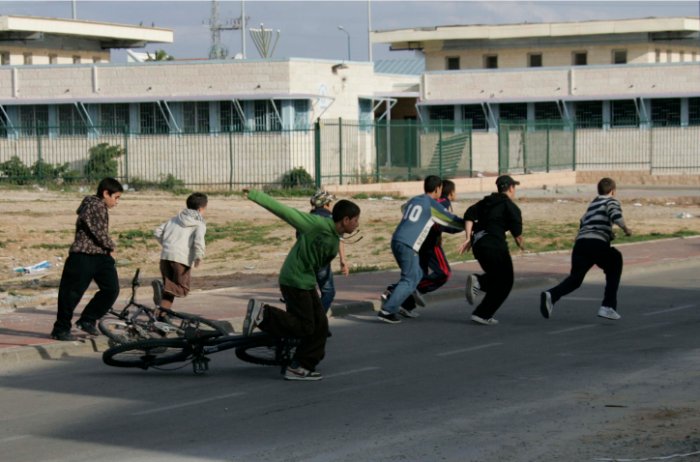Israeli children run to a bomb shelter during an incoming missile alarm in Sderot, January 8, 2009. (photo credit: Anna Kaplan/ Flash90)