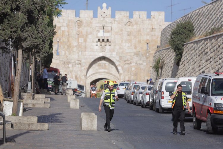 Emergency personnel at the site of the shooting attack in Jerusalem's Old City, July 14, 2017.Olivier Fitoussi