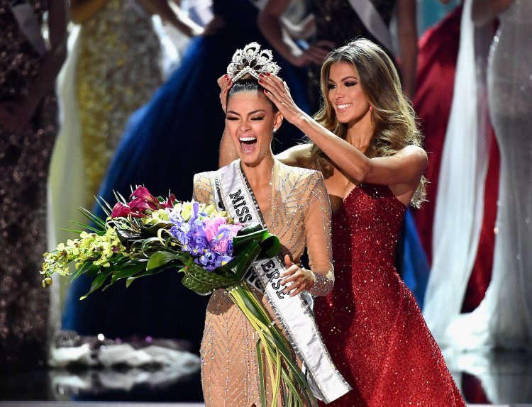 Miss South Africa 2017 Demi-Leigh Nel-Peters reacts as she is crowned the new Miss Universe 2017 by Miss Universe 2016 Iris Mittenaere during the 2017 Miss Universe Pageant at The Axis at Planet Hollywood Resort & Casino on November 26, 2017 in Las Vegas. Frazer Harrison/Getty Images