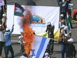 Shiite Muslims burning Israeli flag and chanting 'death to Israel'