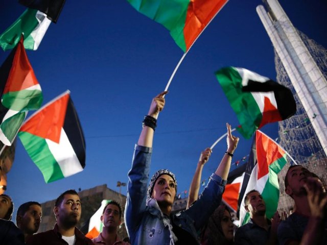 Palestinian flag flies at UN, Abbas seeks full status