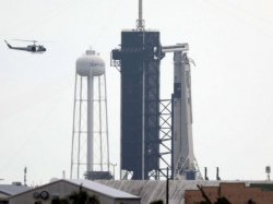 Dragon spacecraft atop Falcon 9 rocket